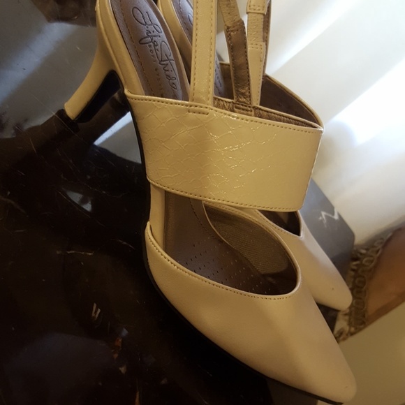 Heels - Picture 2 of 2